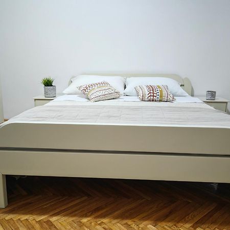 Orient Apartman Sremska Kamenica Buitenkant foto