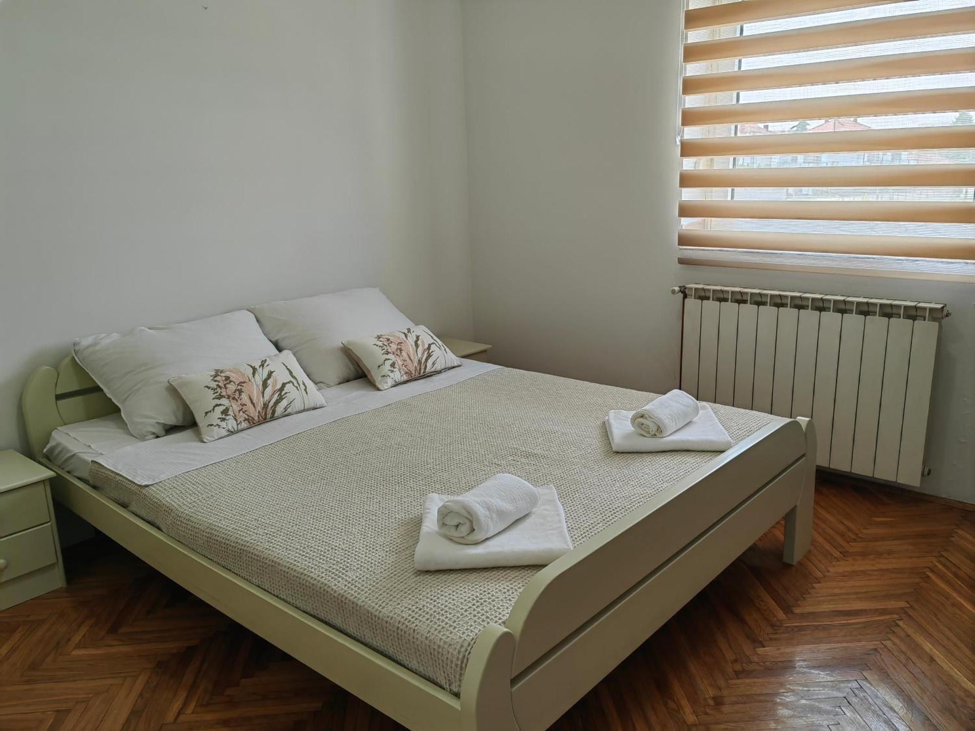 Orient Apartman Sremska Kamenica Buitenkant foto